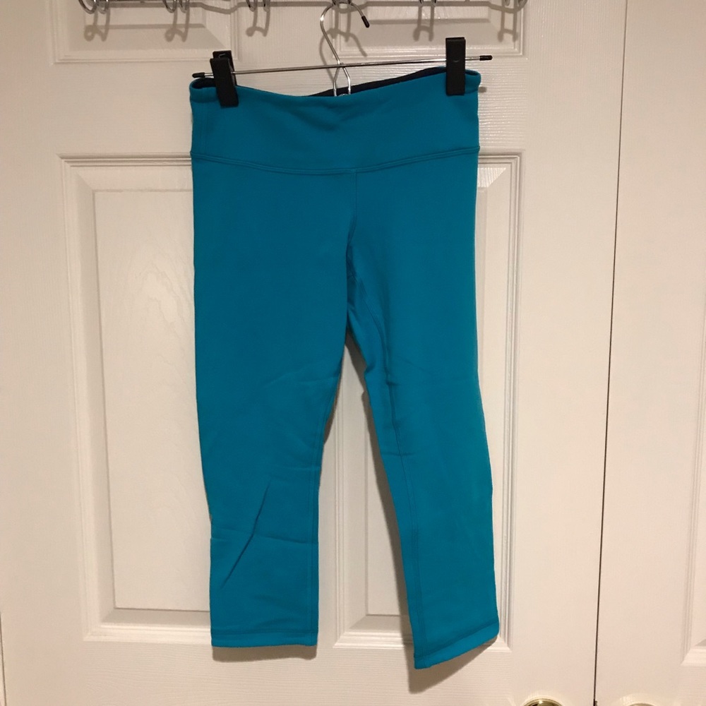 Lululemon Teal/Navy Wunder Under Crop *Reversible